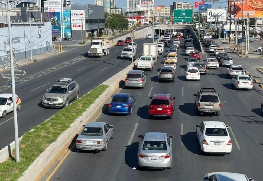 MONTERREY CAOS VIAL DESFILE - Informe Regio