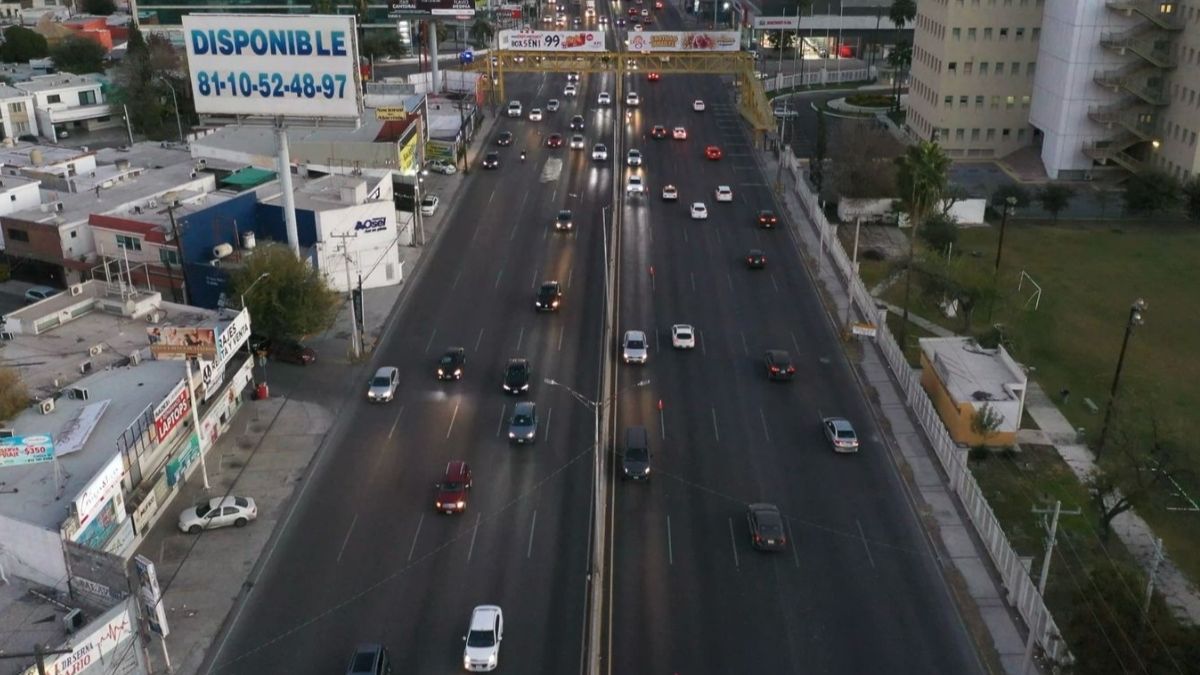 CARRIL REVERSIBLE PASEO DE LOS LEONES