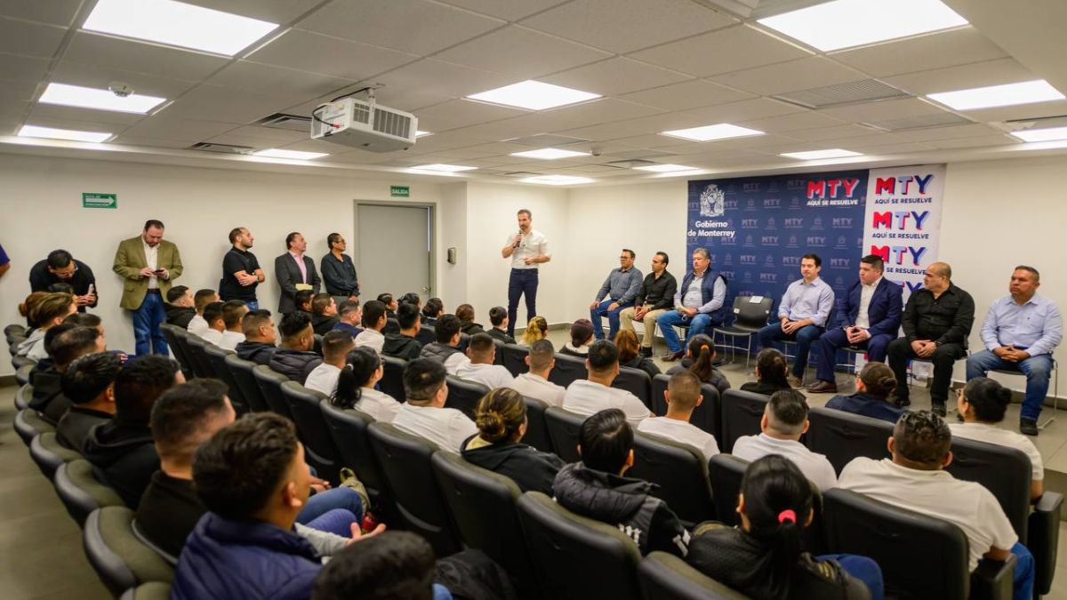 POLICÍA MONTERREY 50 CADETES   Informe Regio