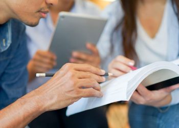 FERIA-DE-BECAS-MONTERREY