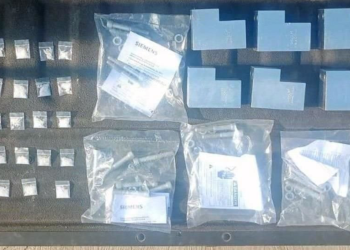 JOVEN DROGA POLICÍA MONTERREY