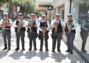 DÍA DE LAS MADRES POLICÍA MONTERREY