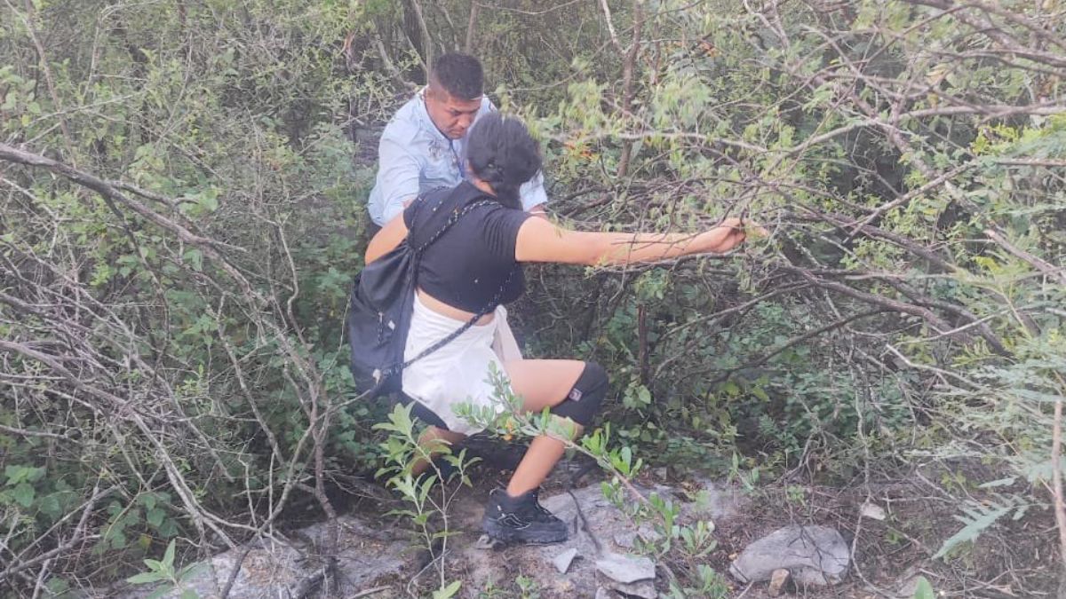 Rescatan a Joven Extraviada en el Cerro de las Mitras