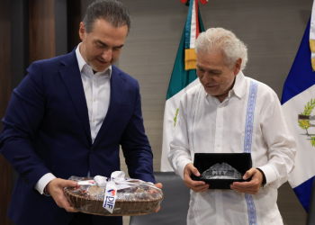 embajador alcalde monterrey-y-guatemala