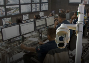 El alcalde anunció la construcción de dos nuevos C4 en Monterrey. Tendrán más cámaras de seguridad, coordinación con Fuerza Civil y tecnología moderna.