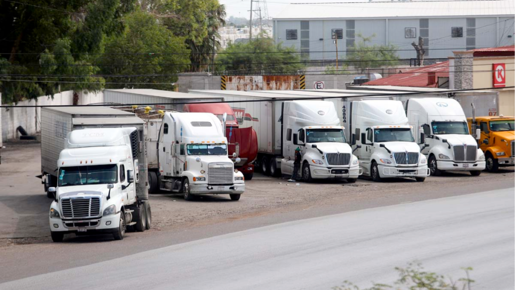 Robo de 10 camiones violencia en Escobedo vehículos de carga investigación abierta