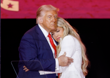 Charlie Kirk, memorial político, religión y política, Trump, MAGA, mártir