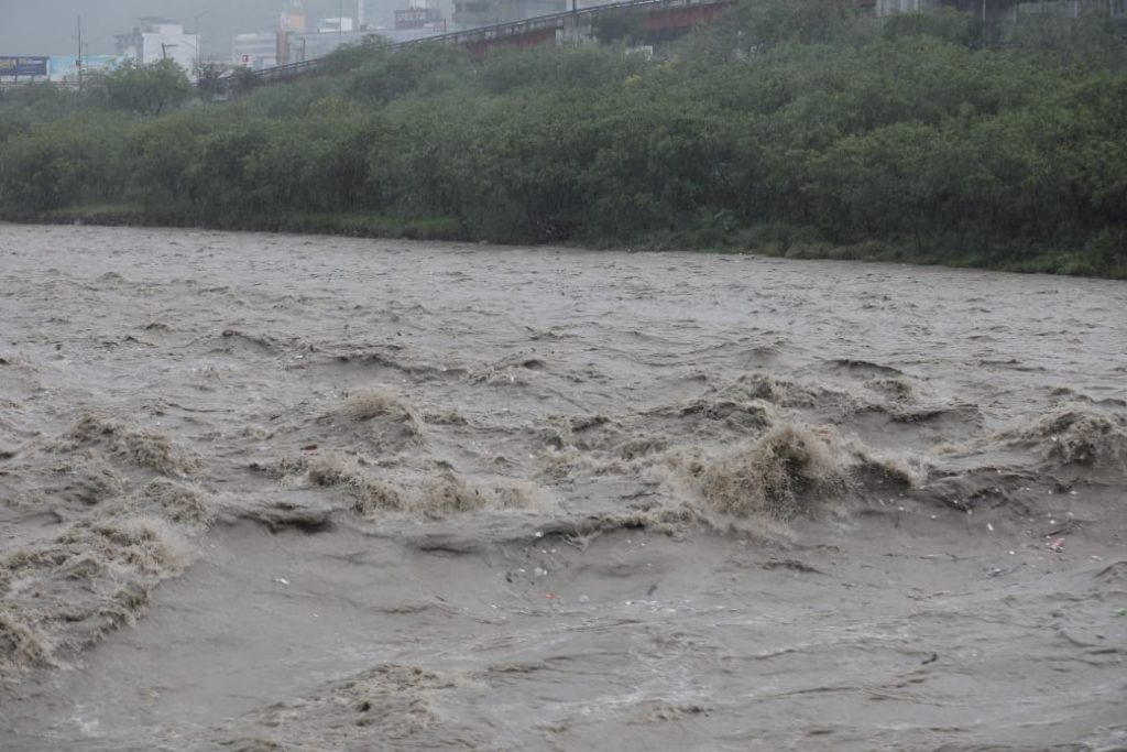 Fuertes Lluvias Monterrey Inundaciones Protección Civil cierres viales