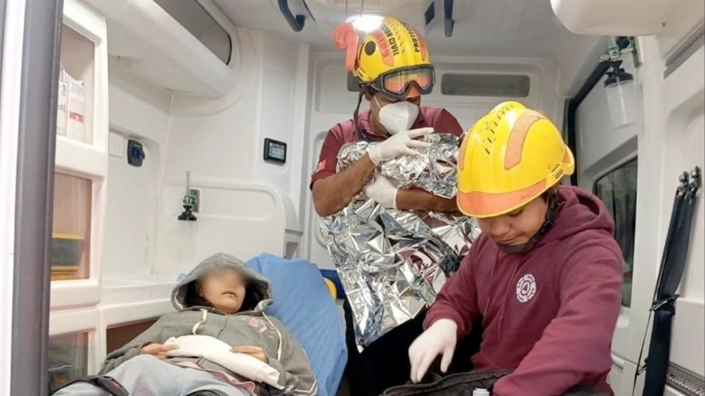 Nace Bebé En Casa - Informe Regio Nace bebé en casa Protección Civil Escobedo parto de emergencia rescate en Escobedo bebé sano