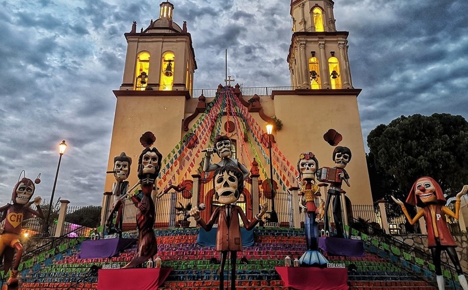 Procesión De Catrinas Santiago - Informe Regio Procesión de catrinas Santiago Día de Muertos Santiago Nuevo León Plaza Ocampo