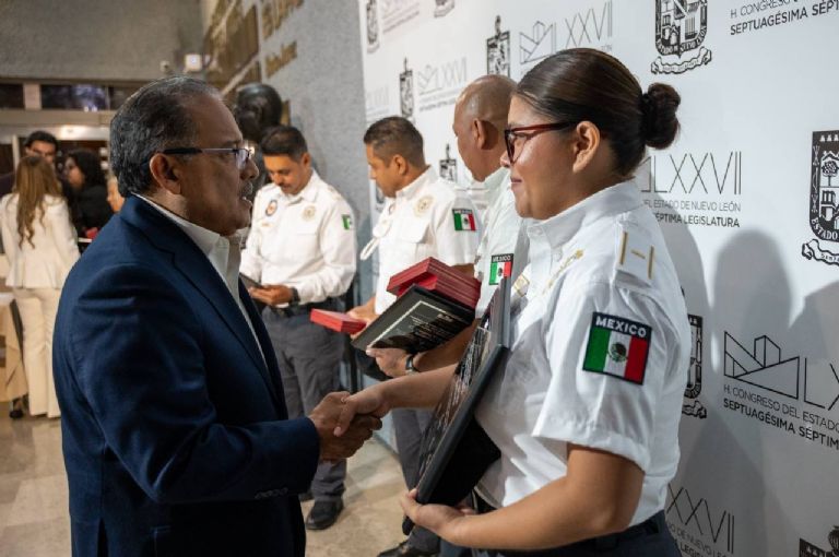 Fray-servando - Informe Regio Medalla Fray Servando Andrés Mijes Congreso NL policías de escobedo