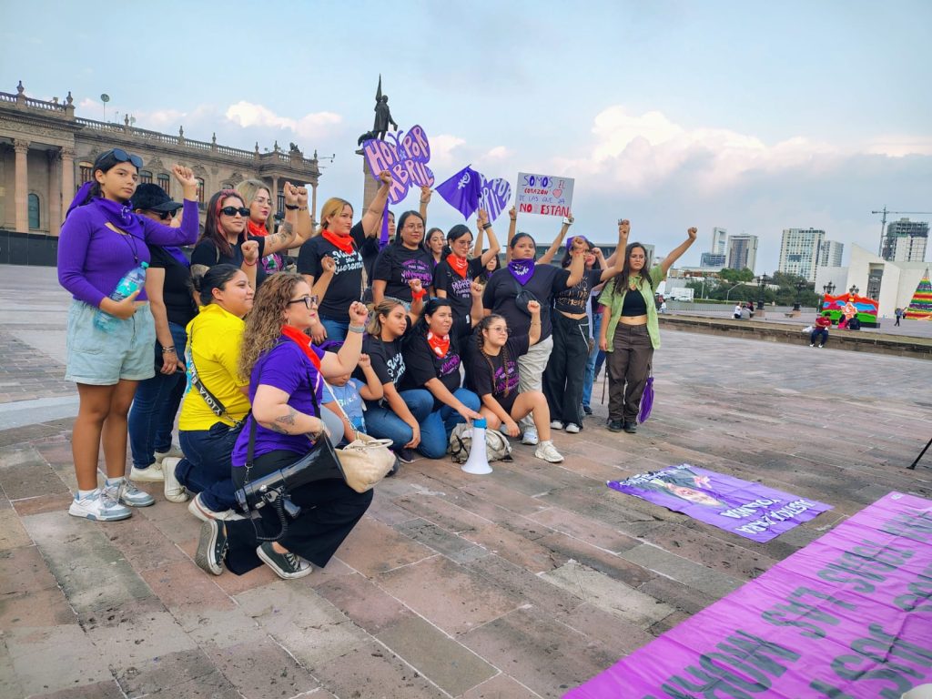 marcha contra la violencia Morras Feministas Monterrey Violencia hacía la mujer micrófono abierto