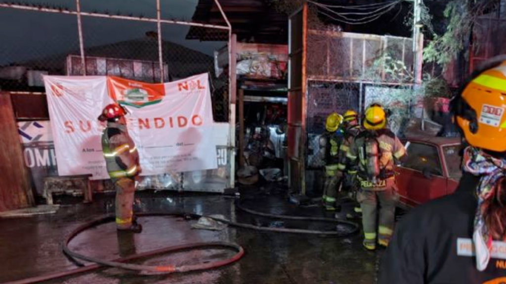 incendio en San Nicolás Protección Civil San Nicolás de los Garza incendio comercio clausurado