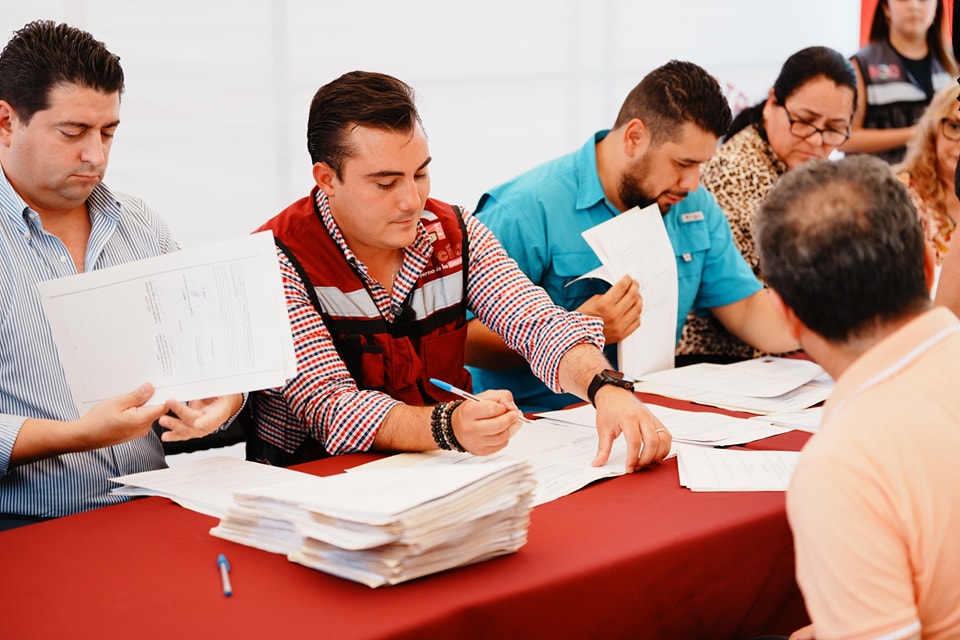 Familias Reciben Escrituras, - Informe Regio Familias reciben escrituras García viviendas legalizadas gobierno municipal certeza jurídica