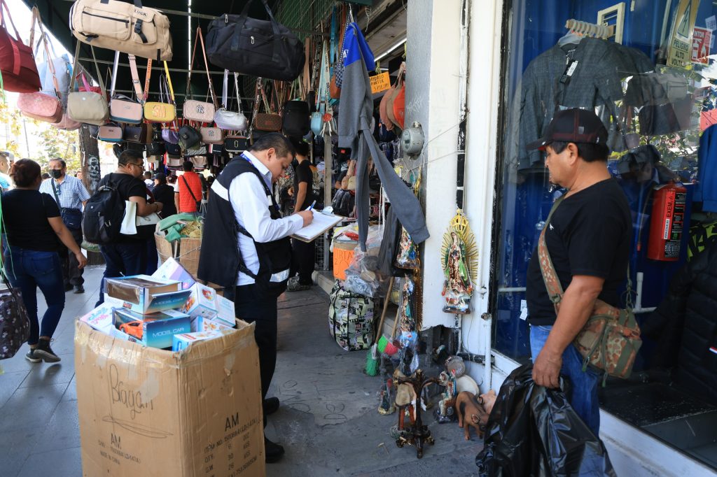 comercios ambulantes ilegales primer cuadro Colegio Civil Dirección de Comercio