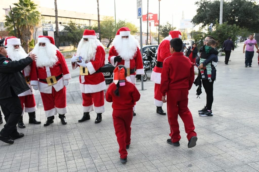 Santa Claus Regio - Informe Regio Santa Claus Regio tránsito de Monterrey recorrido navideño comunidad