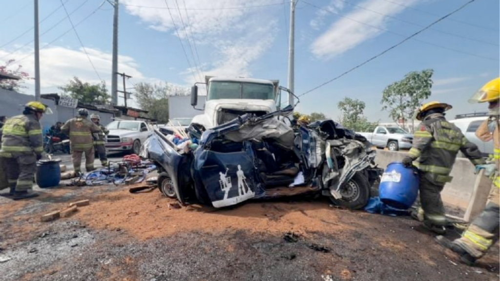 choque en Morones accidente múltiple vialidad Morones Prieto tráfico