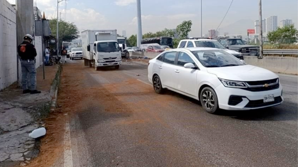 choque en Morones accidente múltiple vialidad Morones Prieto tráfico