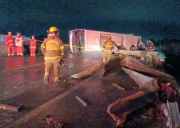 Chofer Fallecido Apodaca - Informe Regio chofer fallecido Apodaca volcadura Apodaca ruta 611 carretera Miguel Alemán fallas mecánicas Informe Regio