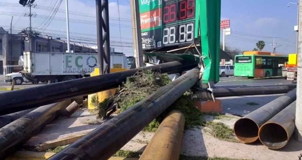 accidentes en carretera cierre vial carga pesada carretera a Saltillo tráiler