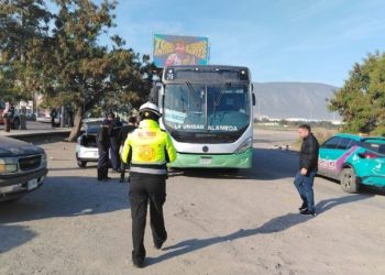 Camion Escobedo-impacta-mujer-conductora - Informe Regio CAMION CONDUCTORA ESCOBEDO IMPACTO CHOQUE Informe Regio