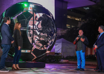 escultura mundialista Adrián de la Garza Monterrey Limpio Plaza Zaragoza reciclaje urbano   Informe Regio