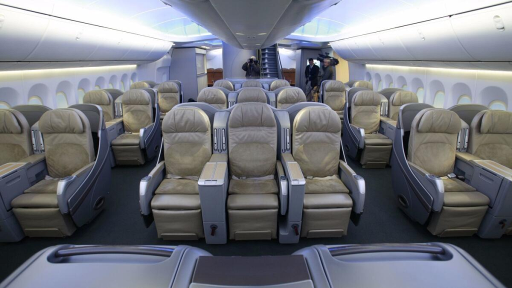 El vuelo Madrid Monterrey fue desviado a Canadá tras la muerte de un pasajero y activó protocolos por caso de emergencia