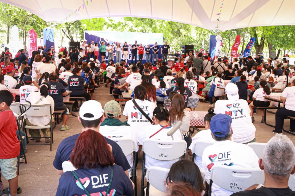 albercas municipales monterrey en familia convivencia familiar Parque España temporada vacacional