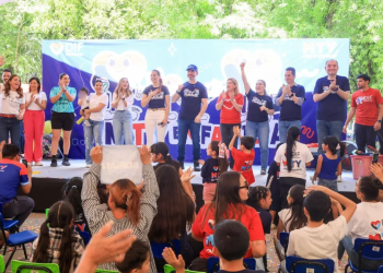 albercas-municipales-monterrey-en-familia-convivencia-familiar-Parque-España-temporada-vacacional