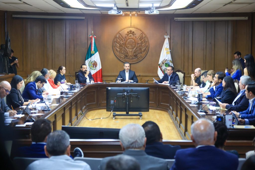 - Informe Regio Mujer que inspira Cabildo de Monterrey medalla municipal consultas ciudadanas María Elena Chapa