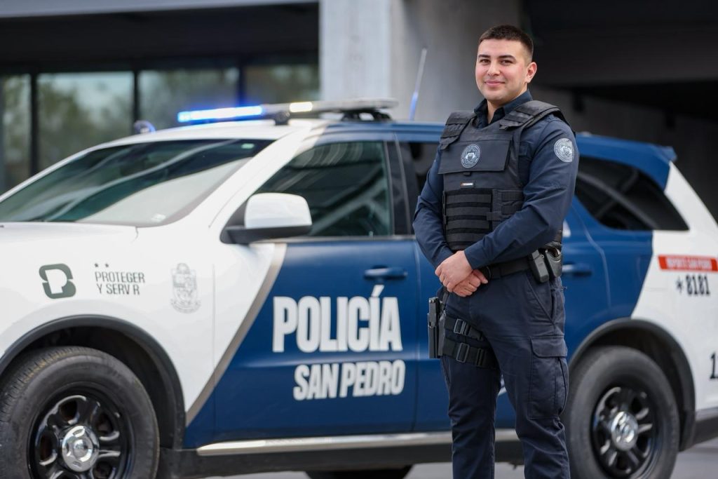 policíaa de san pedro título y cédula profesional