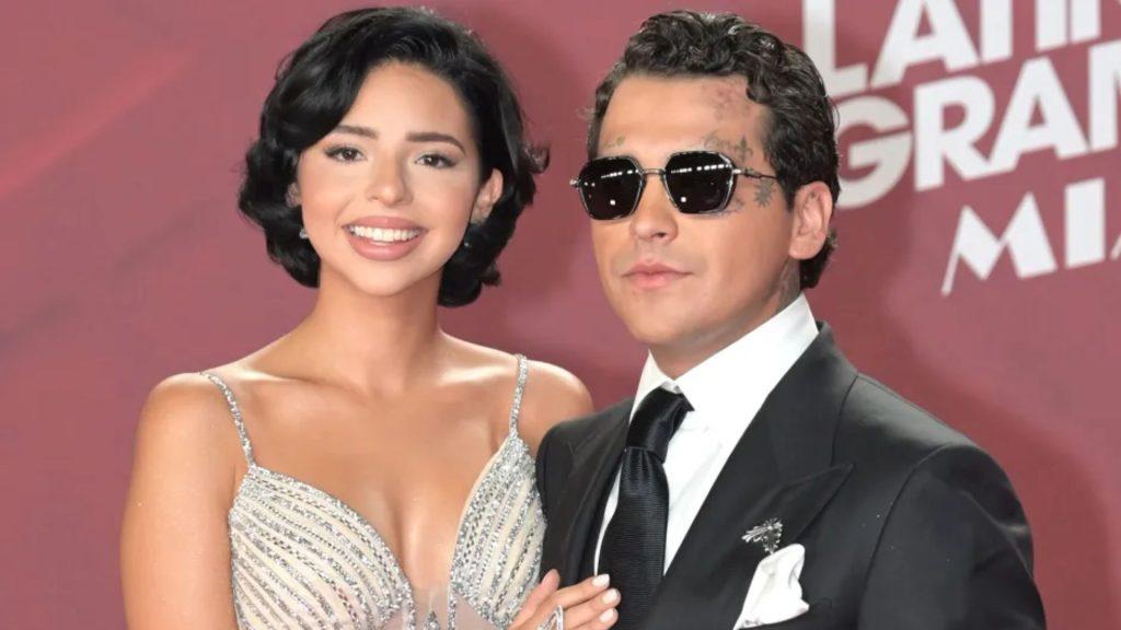 Christian Nodal y Angela Aguilar juntos en una fotografía