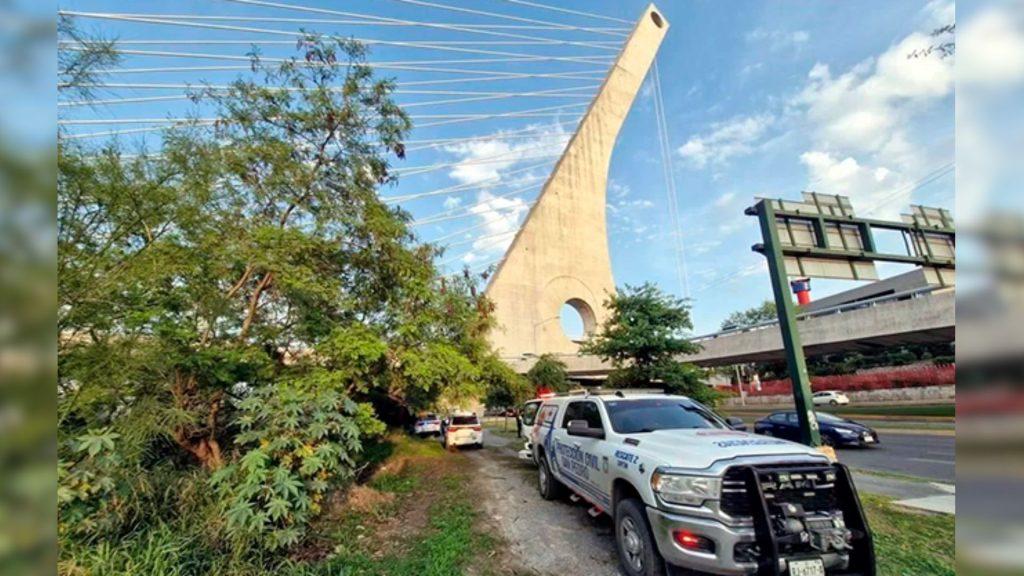 Policia en Puente Atirantado en San Pedro