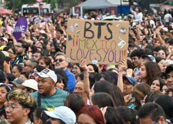 bts zocalo 50 mil asistentes   Informe Regio