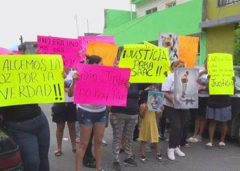 Familia protesta por asesinato de Isaac Aldair en Nuevo León