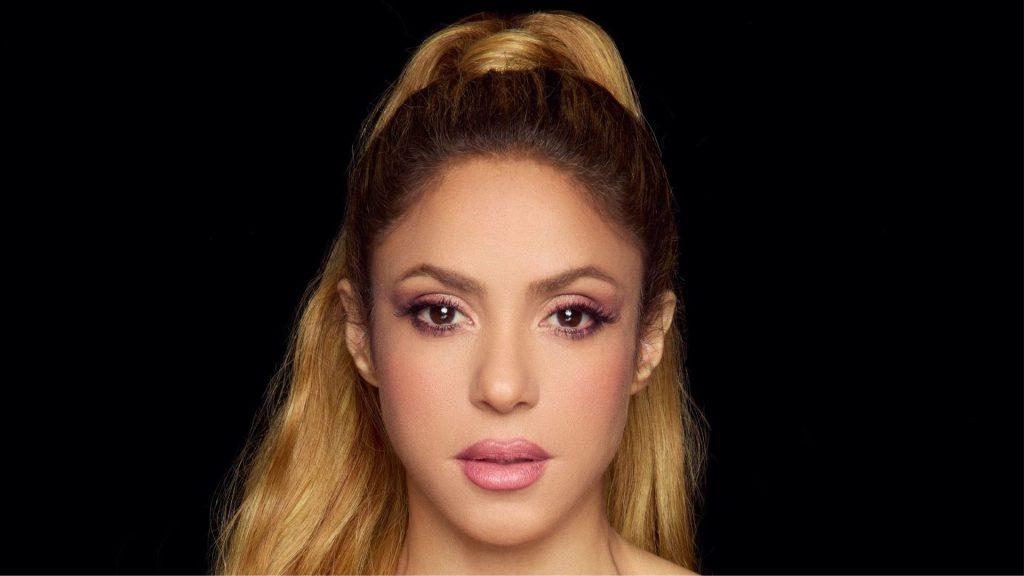 Miradas coquetas de Shakira   Informe Regio