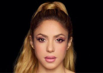Miradas coquetas de Shakira   Informe Regio