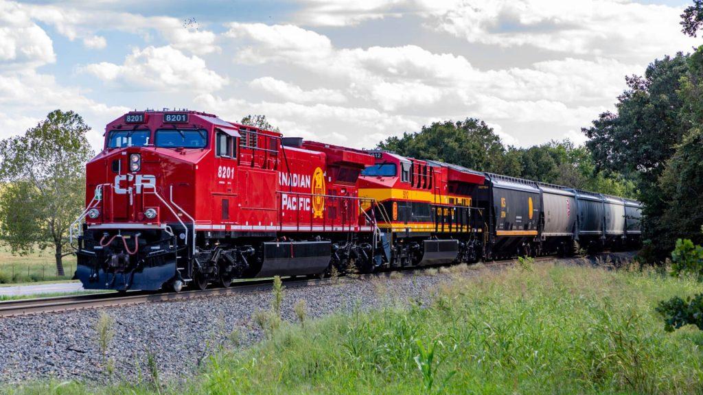 Tren impactó a trailer en Monterrey   Informe Regio