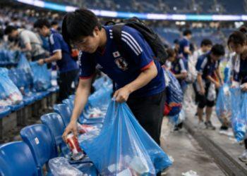 Hinchas-de-japon-limpiaron-el-estadio-de-dallas - Informe Regio Hinchas de Japón limpiaron el estadio de Dallas Informe Regio