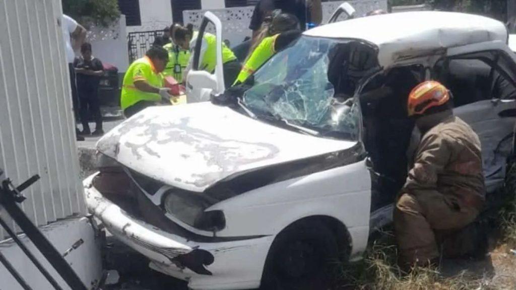 White van crashed into a barrier with major front end damage as responders in neon vests attend the scene   Informe Regio