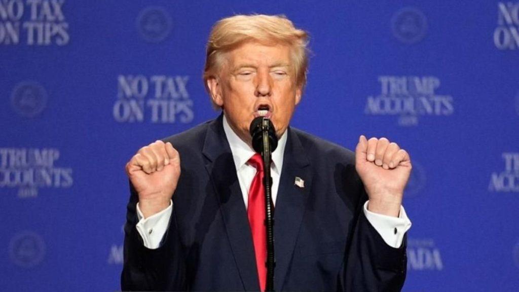 Trump-canada-mexico - Informe Regio Man in a dark suit and red tie speaks into a microphone fists raised in front of a blue backdrop Informe Regio