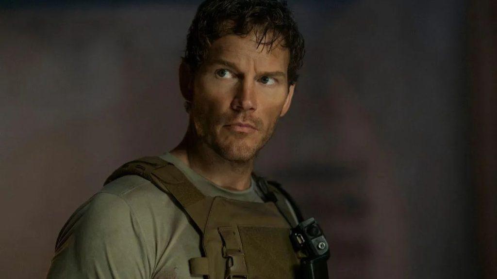 Informe-regio-la-lista-terminal-chris-prattjpg - Informe Regio Man in olive tactical vest looking to the left with a serious expression indoors Informe Regio